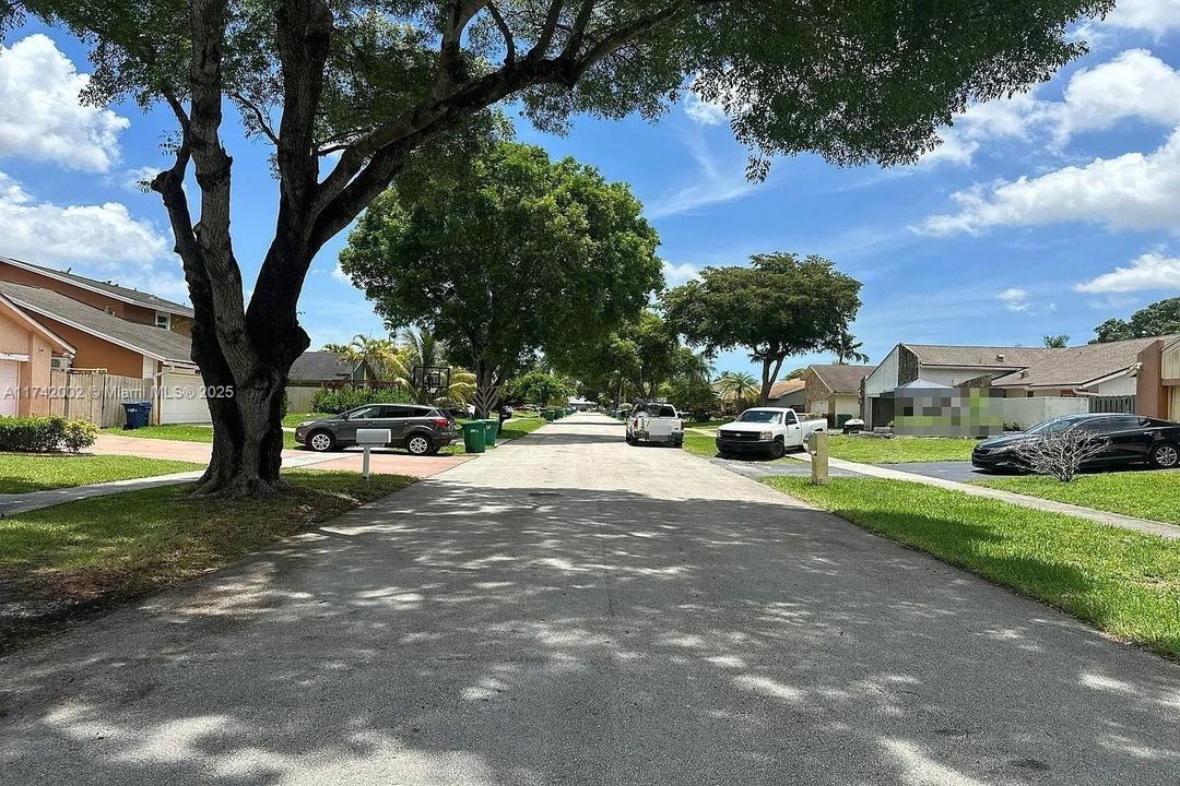 合同活跃: $319,000 (3 贝兹, 2 浴室, 2254 平方英尺)