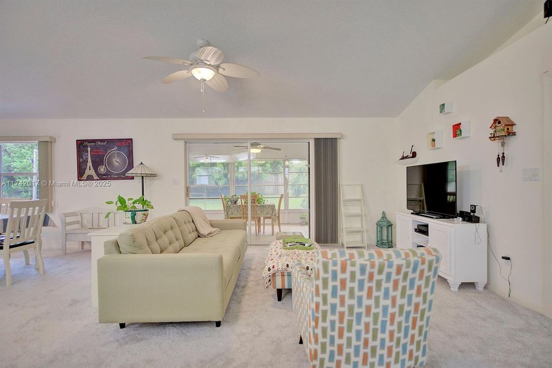 Recently Sold: $249,500 (2 beds, 2 baths, 1369 Square Feet)