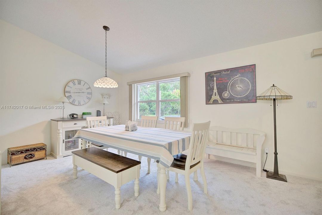 Recently Sold: $249,500 (2 beds, 2 baths, 1369 Square Feet)