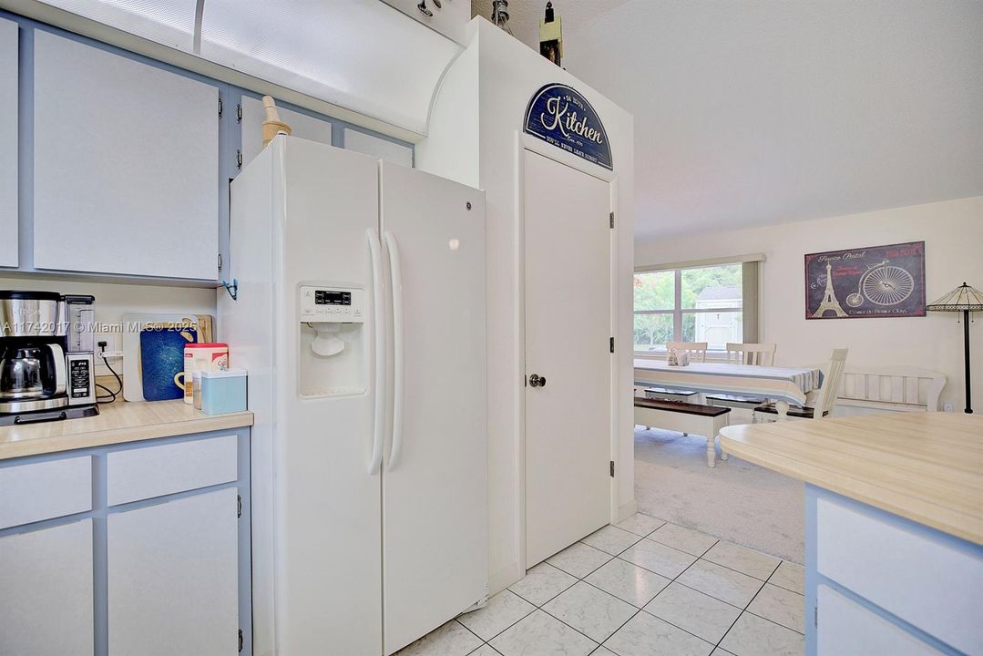 Recently Sold: $249,500 (2 beds, 2 baths, 1369 Square Feet)