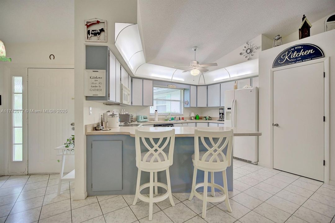 Recently Sold: $249,500 (2 beds, 2 baths, 1369 Square Feet)