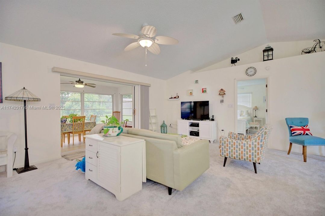 Recently Sold: $249,500 (2 beds, 2 baths, 1369 Square Feet)