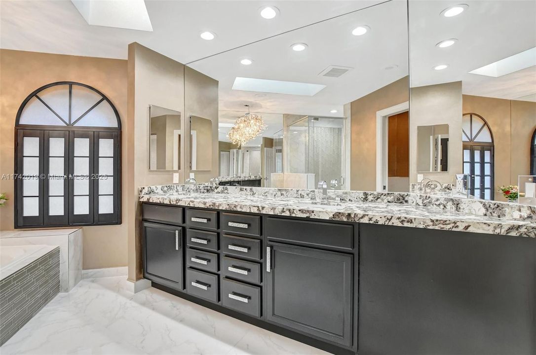 Recently Sold: $825,000 (3 beds, 3 baths, 2708 Square Feet)