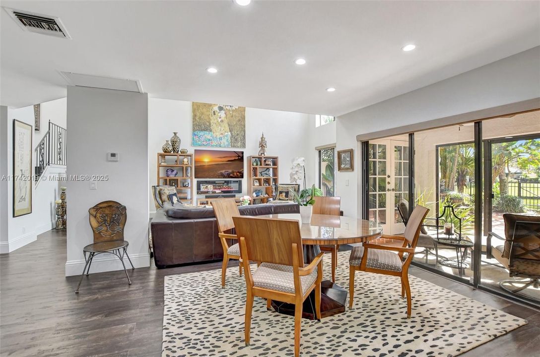 Recently Sold: $825,000 (3 beds, 3 baths, 2708 Square Feet)
