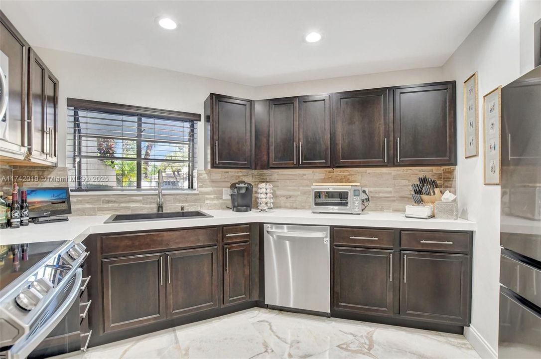 Recently Sold: $825,000 (3 beds, 3 baths, 2708 Square Feet)