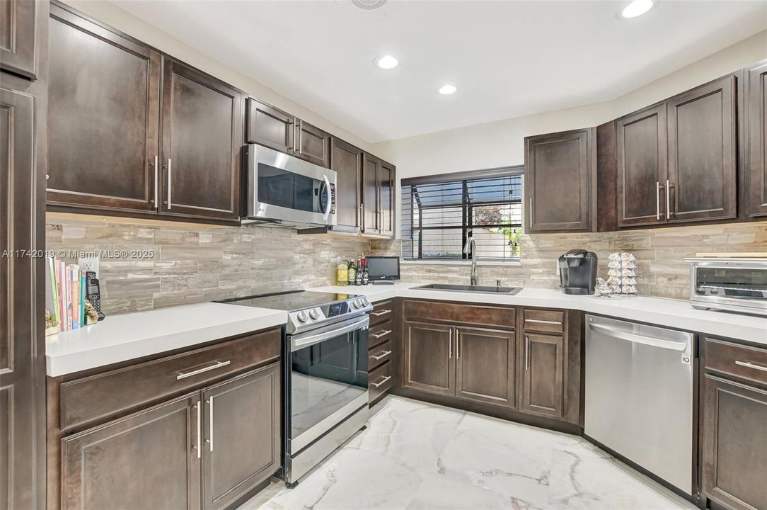 Recently Sold: $825,000 (3 beds, 3 baths, 2708 Square Feet)