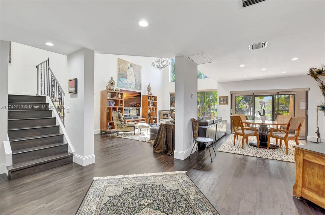 Recently Sold: $825,000 (3 beds, 3 baths, 2708 Square Feet)