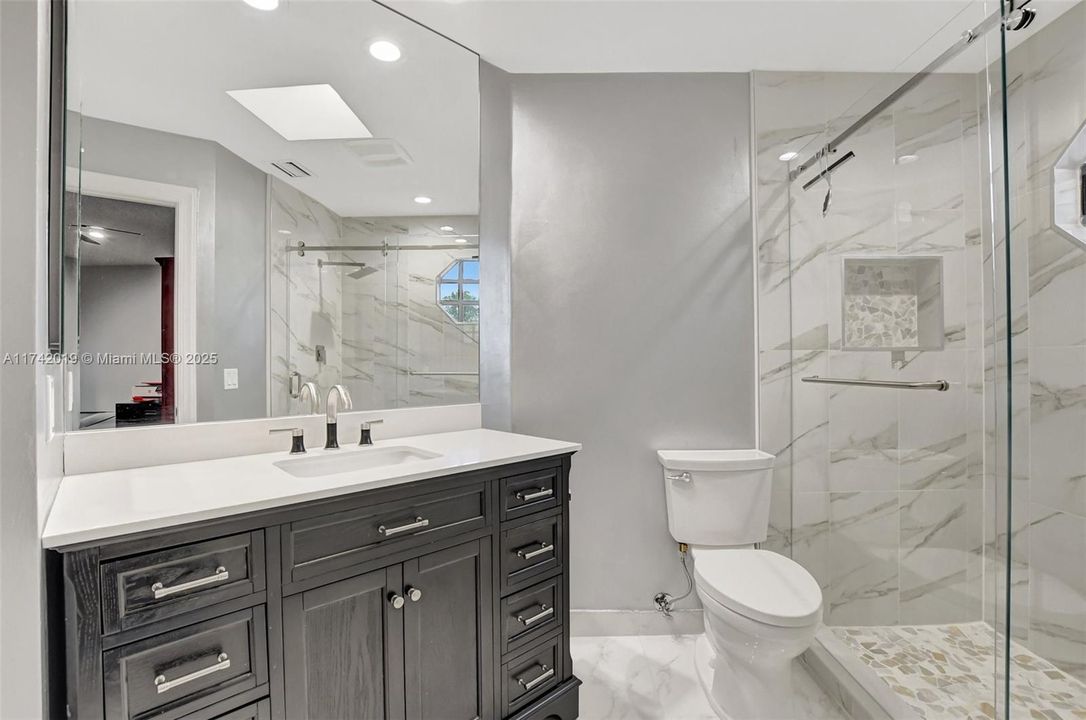 Recently Sold: $825,000 (3 beds, 3 baths, 2708 Square Feet)