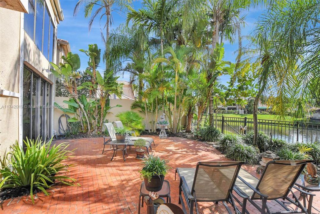 Recently Sold: $825,000 (3 beds, 3 baths, 2708 Square Feet)