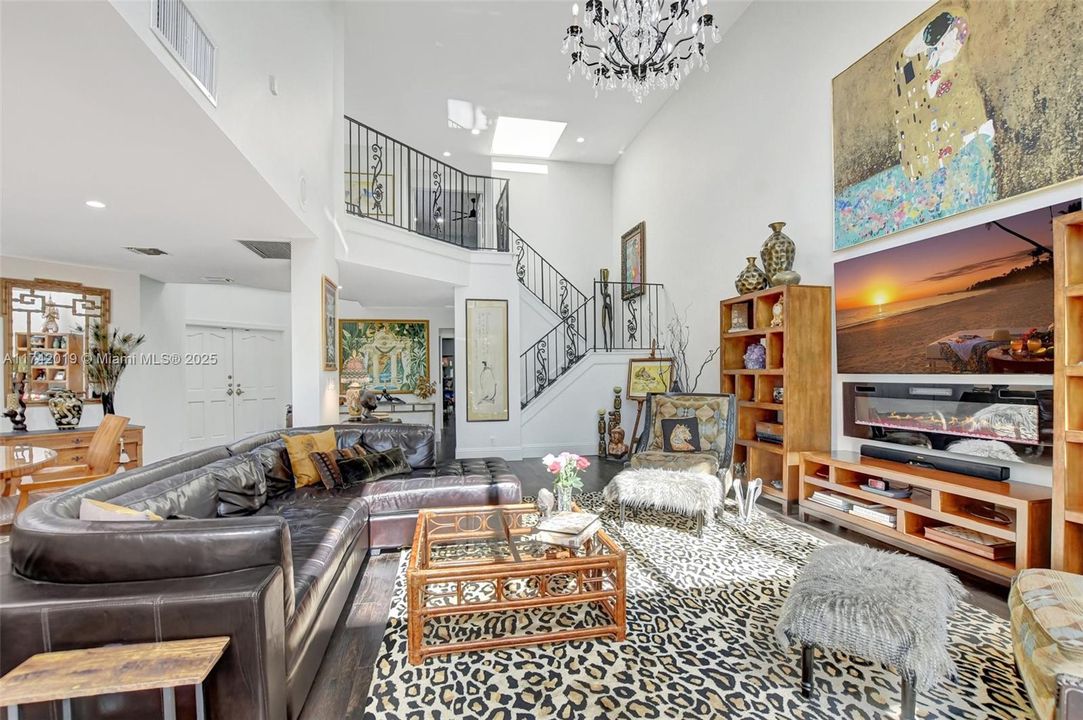 Recently Sold: $825,000 (3 beds, 3 baths, 2708 Square Feet)