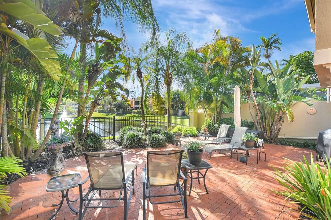 Recently Sold: $825,000 (3 beds, 3 baths, 2708 Square Feet)