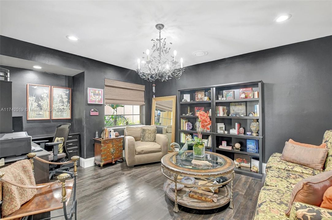 Recently Sold: $825,000 (3 beds, 3 baths, 2708 Square Feet)