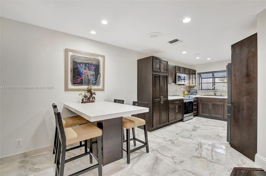 Recently Sold: $825,000 (3 beds, 3 baths, 2708 Square Feet)