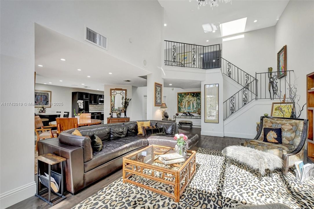 Recently Sold: $825,000 (3 beds, 3 baths, 2708 Square Feet)