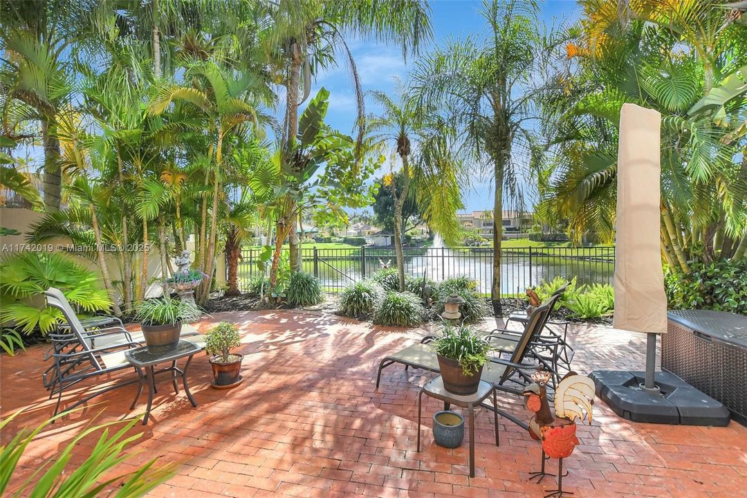 Recently Sold: $825,000 (3 beds, 3 baths, 2708 Square Feet)