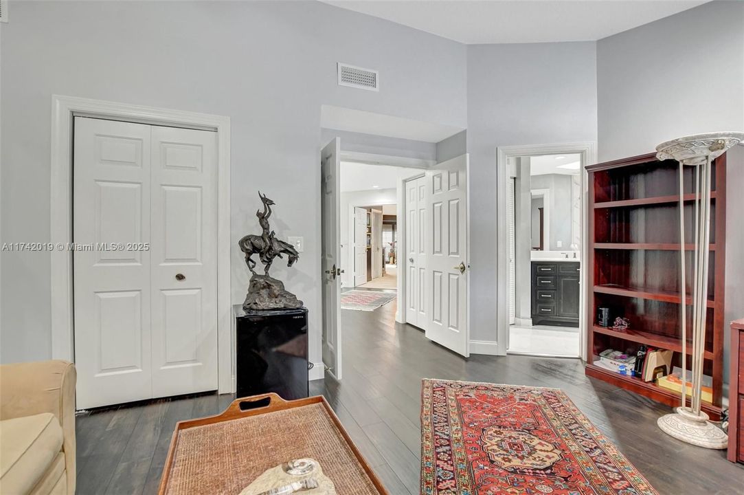 Recently Sold: $825,000 (3 beds, 3 baths, 2708 Square Feet)