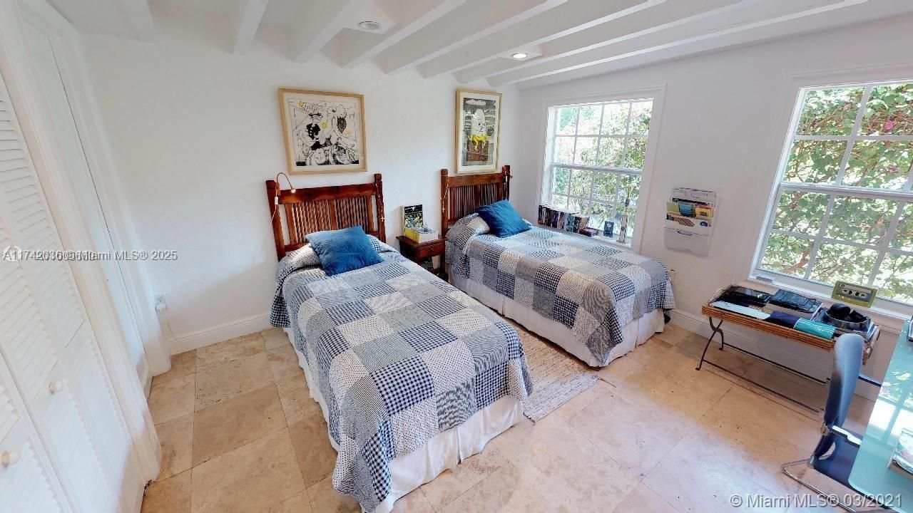 Recently Sold: $2,550,000 (3 beds, 3 baths, 1464 Square Feet)