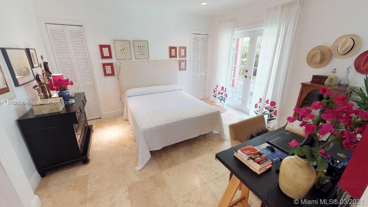 Recently Sold: $2,550,000 (3 beds, 3 baths, 1464 Square Feet)