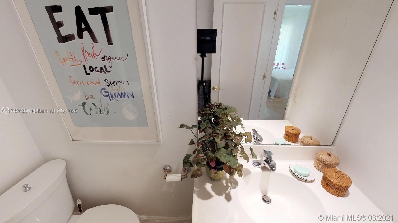 Recently Sold: $2,550,000 (3 beds, 3 baths, 1464 Square Feet)