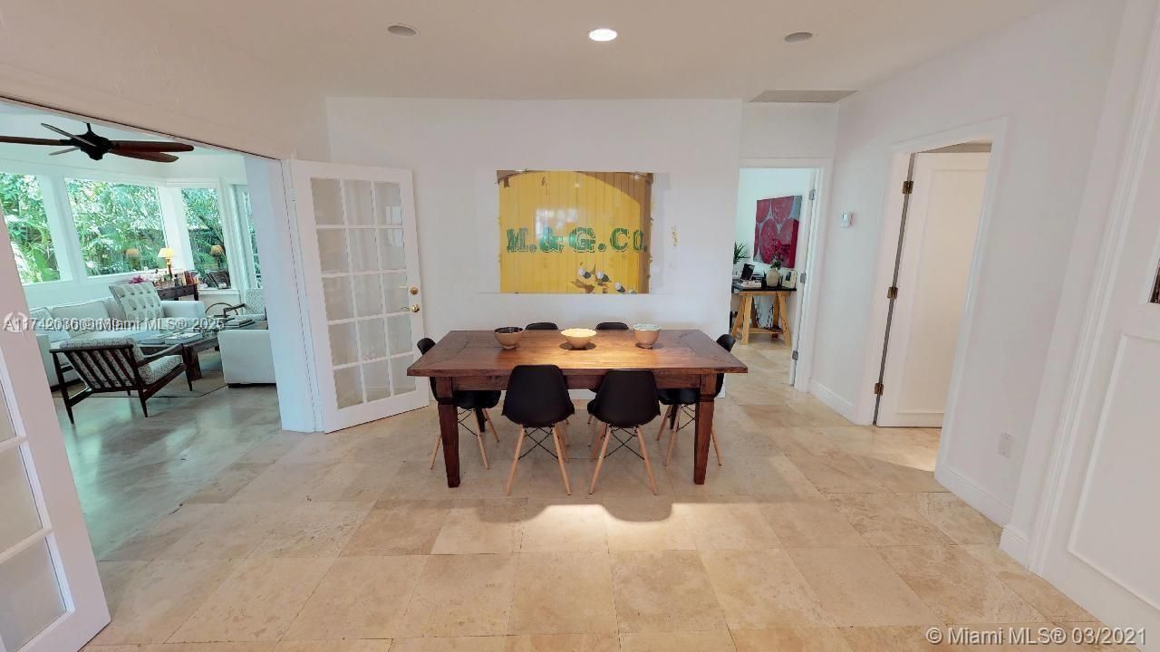 Recently Sold: $2,550,000 (3 beds, 3 baths, 1464 Square Feet)