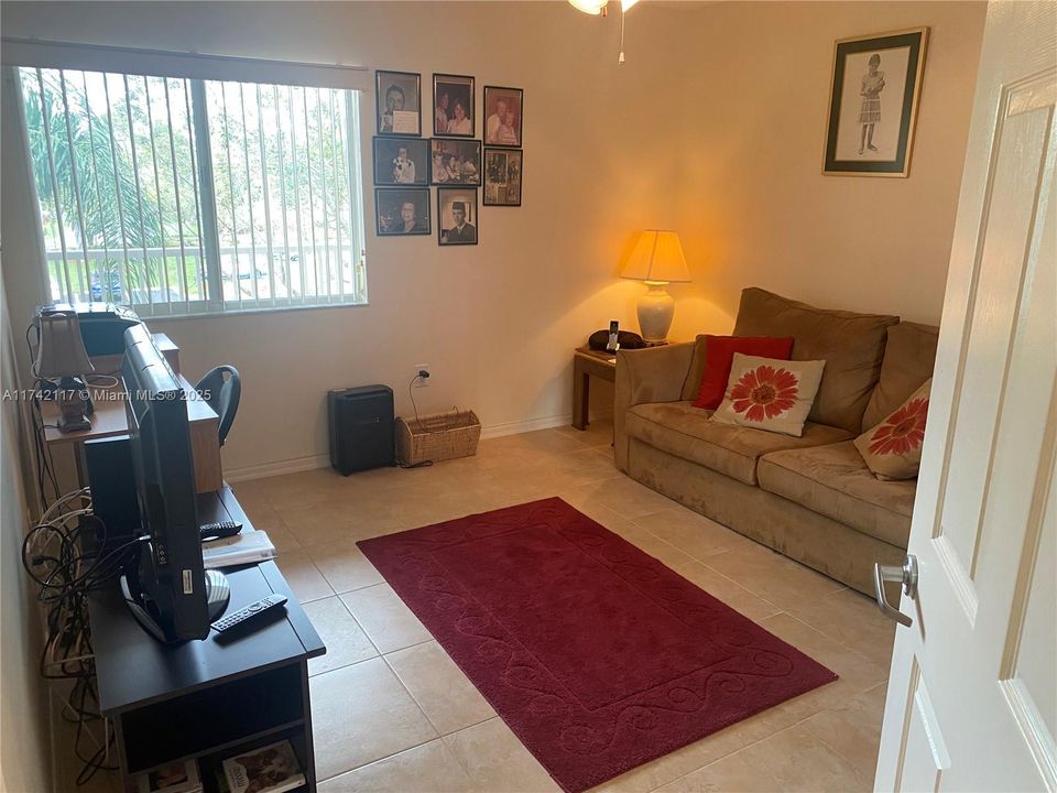 На продажу: $204,950 (2 спален, 2 ванн, 1215 Квадратных фут)