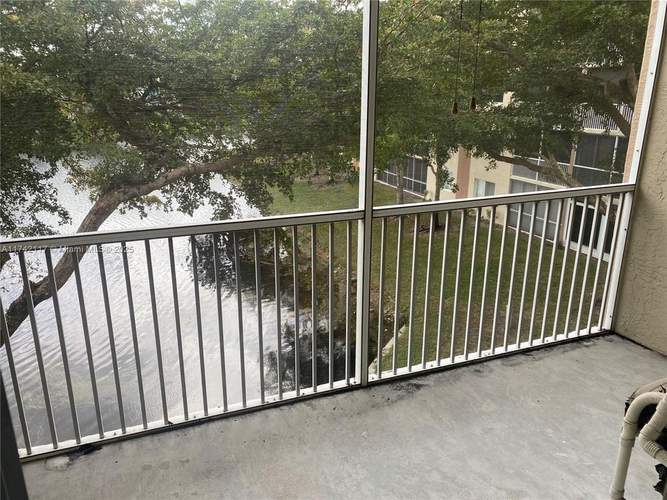 На продажу: $204,950 (2 спален, 2 ванн, 1215 Квадратных фут)