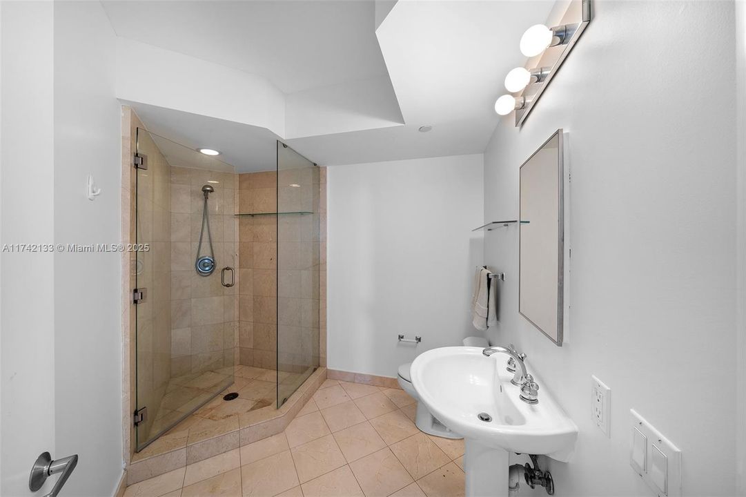 For Sale: $2,799,000 (3 beds, 2 baths, 1761 Square Feet)