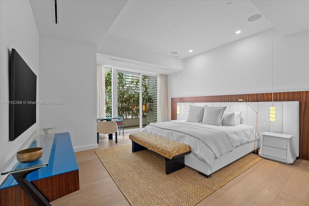 Recently Rented: $20,000 (2 beds, 2 baths, 2085 Square Feet)