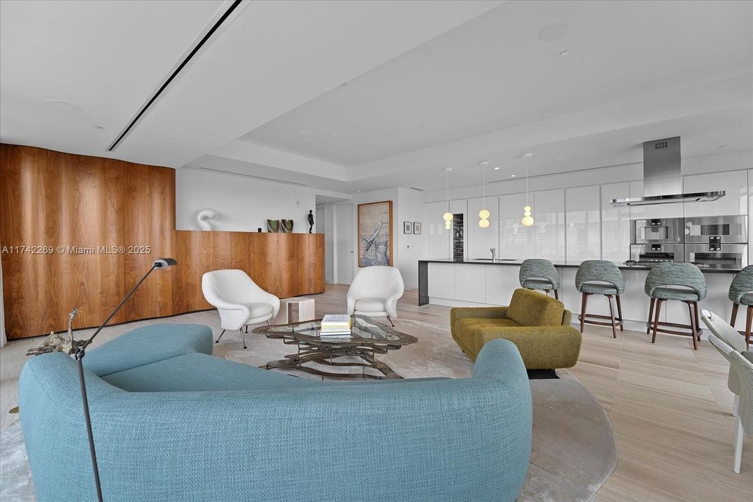 Recently Rented: $20,000 (2 beds, 2 baths, 2085 Square Feet)