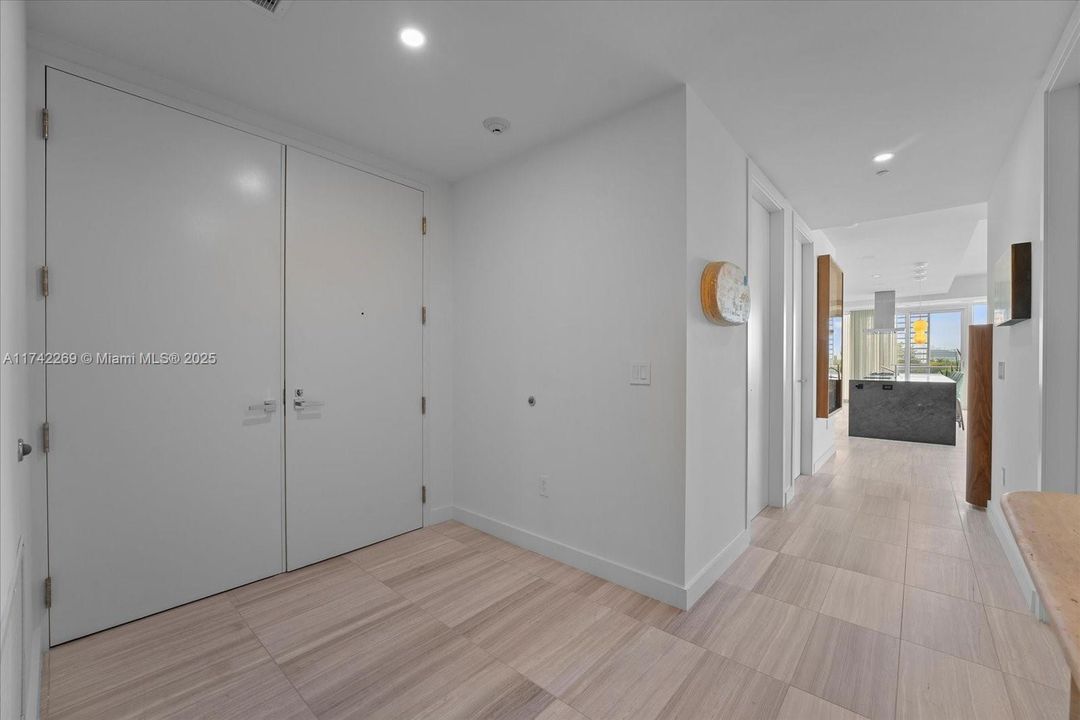 Recently Rented: $20,000 (2 beds, 2 baths, 2085 Square Feet)