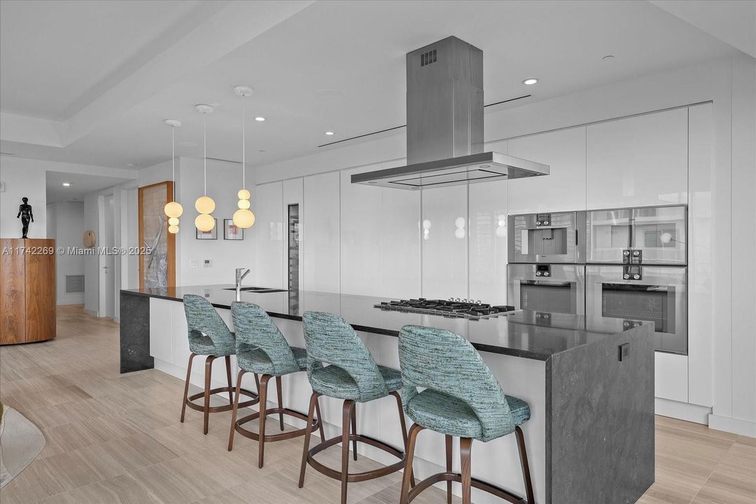 Recently Rented: $20,000 (2 beds, 2 baths, 2085 Square Feet)