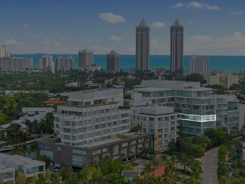 Recently Rented: $20,000 (2 beds, 2 baths, 2085 Square Feet)