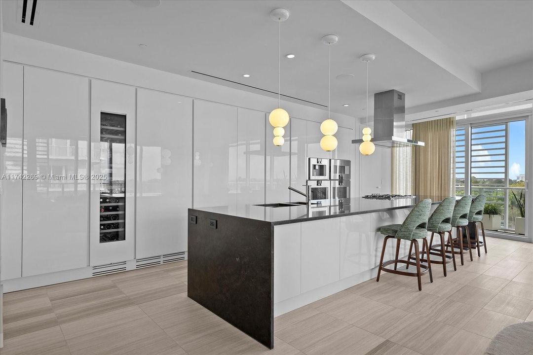 Recently Rented: $20,000 (2 beds, 2 baths, 2085 Square Feet)