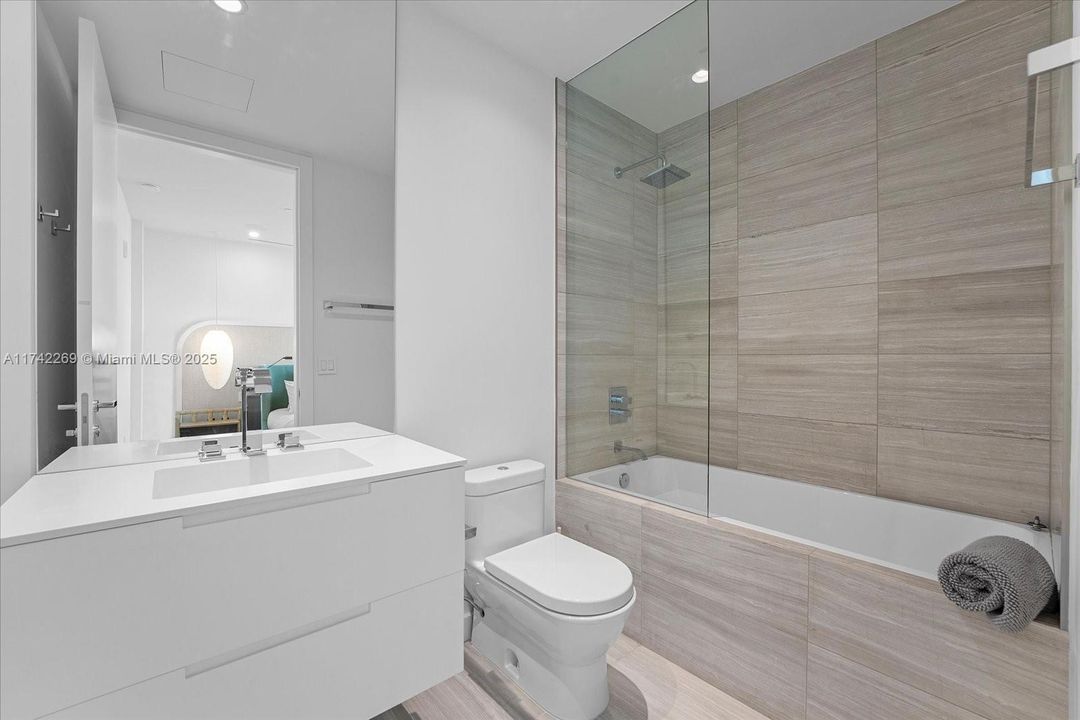 Recently Rented: $20,000 (2 beds, 2 baths, 2085 Square Feet)