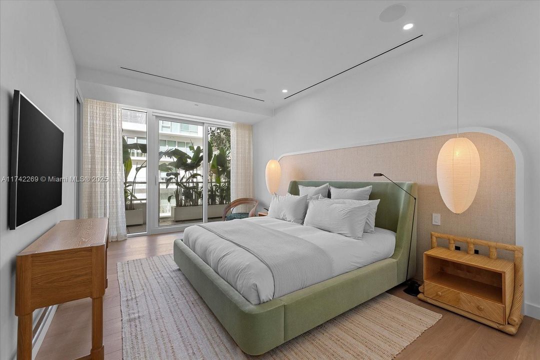 Recently Rented: $20,000 (2 beds, 2 baths, 2085 Square Feet)