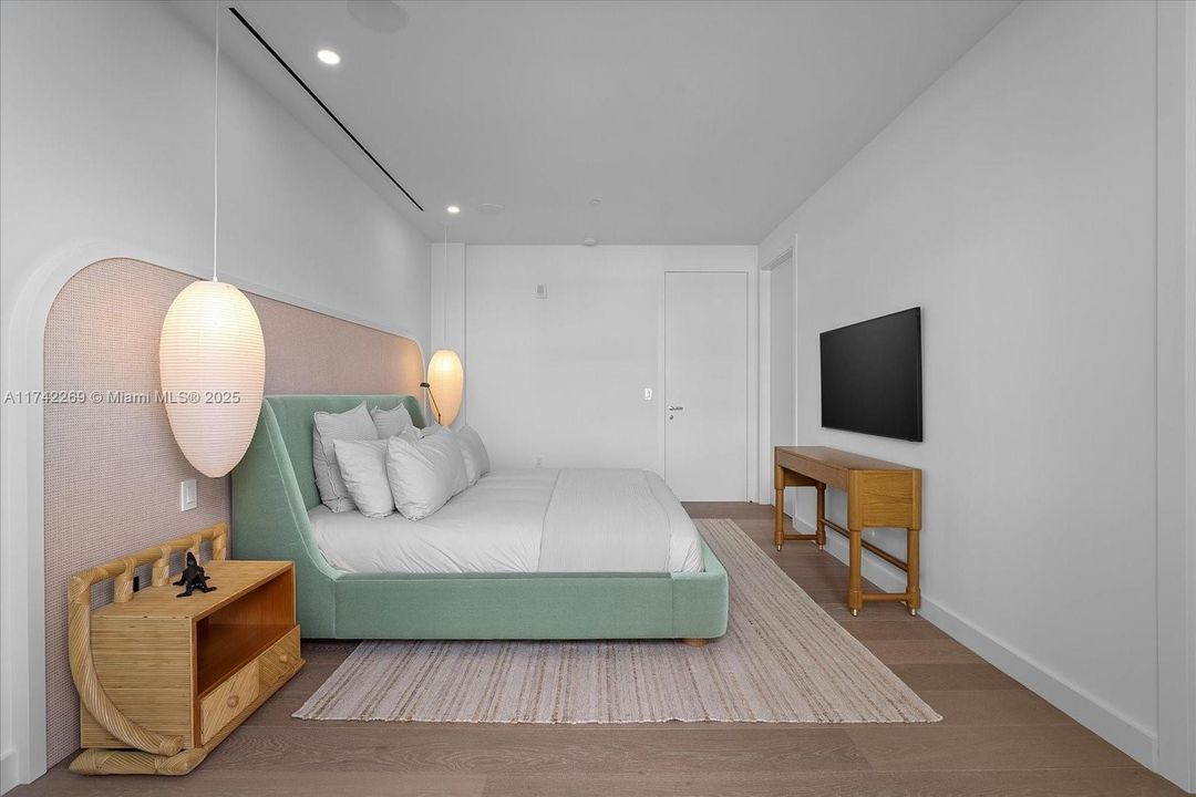 Recently Rented: $20,000 (2 beds, 2 baths, 2085 Square Feet)