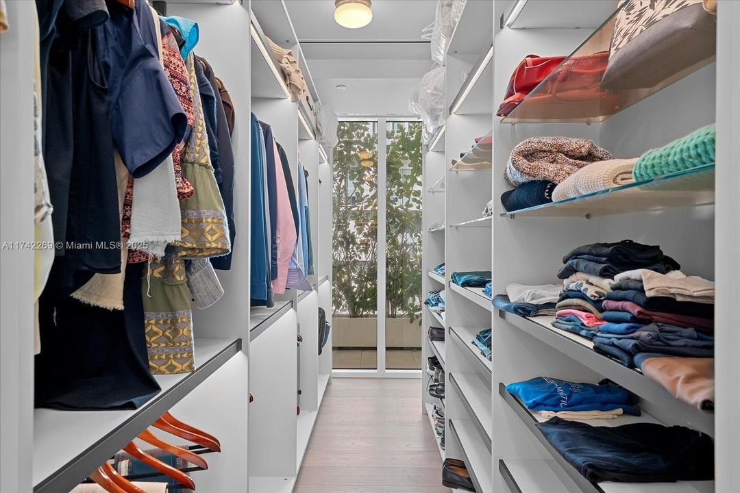 Recently Rented: $20,000 (2 beds, 2 baths, 2085 Square Feet)