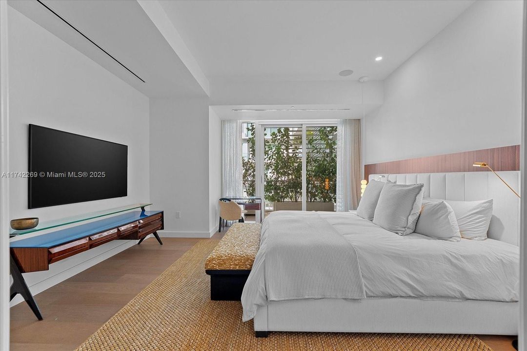 Recently Rented: $20,000 (2 beds, 2 baths, 2085 Square Feet)