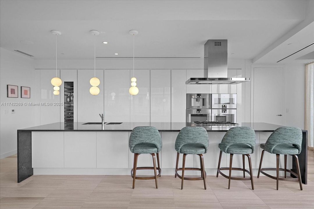 Recently Rented: $20,000 (2 beds, 2 baths, 2085 Square Feet)