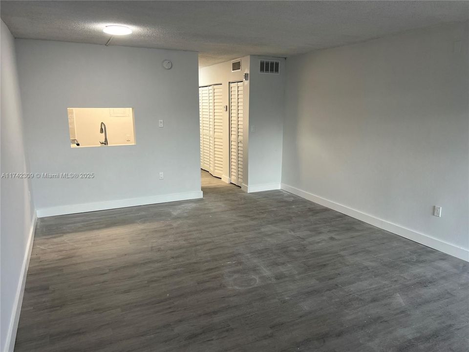 Active With Contract: $275,000 (0 beds, 0 baths, 880 Square Feet)