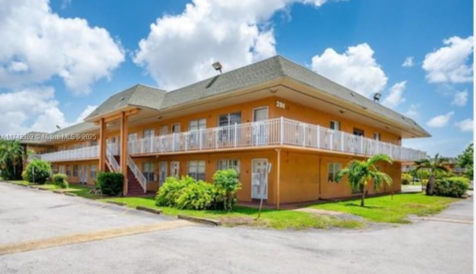 Active With Contract: $275,000 (0 beds, 0 baths, 880 Square Feet)