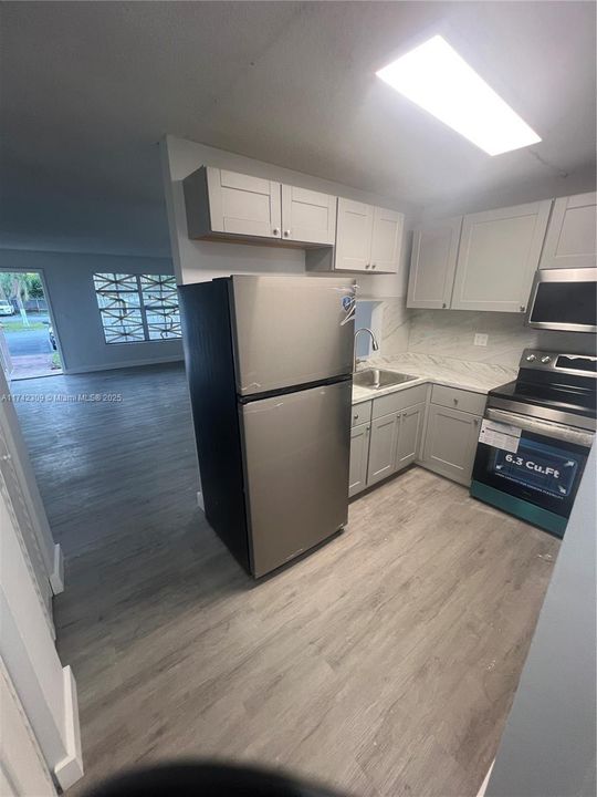 Active With Contract: $275,000 (0 beds, 0 baths, 880 Square Feet)