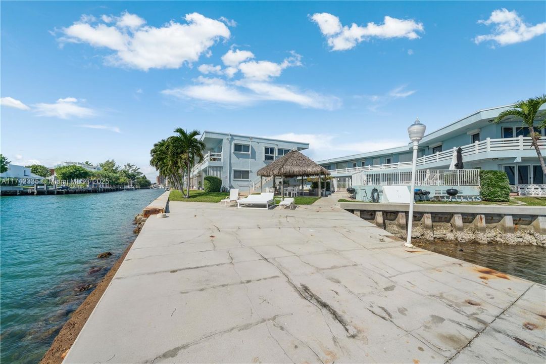 For Sale: $260,000 (1 beds, 1 baths, 620 Square Feet)