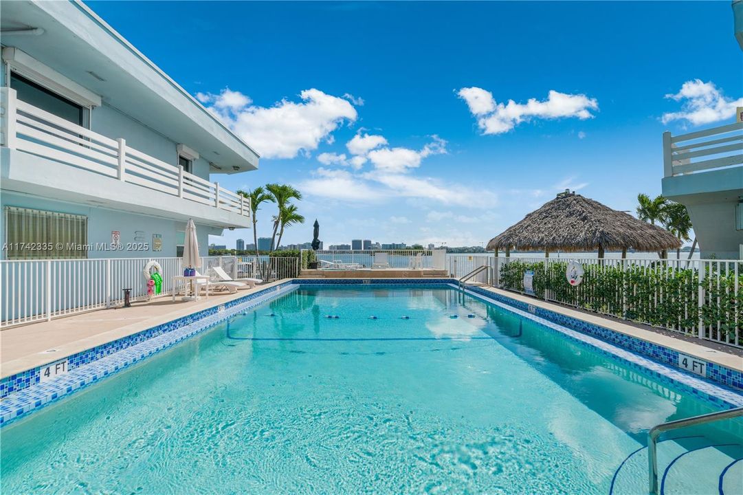 For Sale: $260,000 (1 beds, 1 baths, 620 Square Feet)