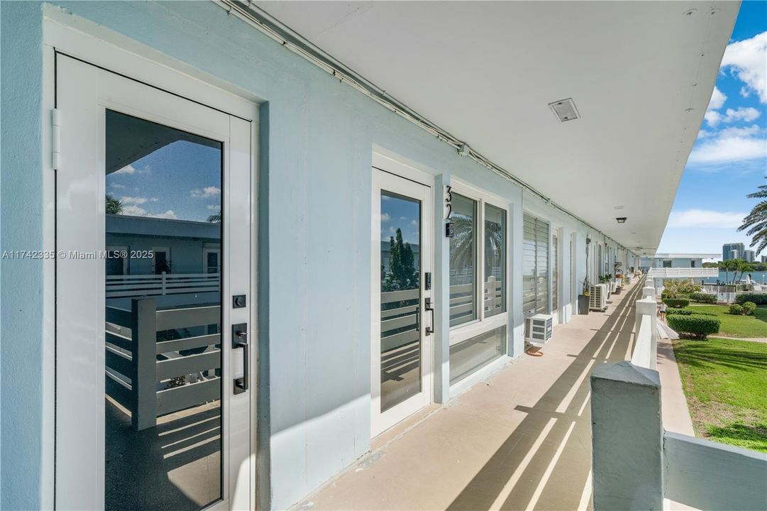 For Sale: $260,000 (1 beds, 1 baths, 620 Square Feet)