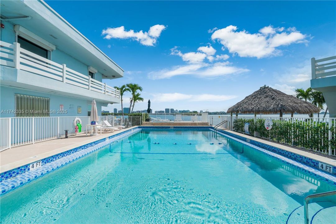 For Sale: $260,000 (1 beds, 1 baths, 620 Square Feet)