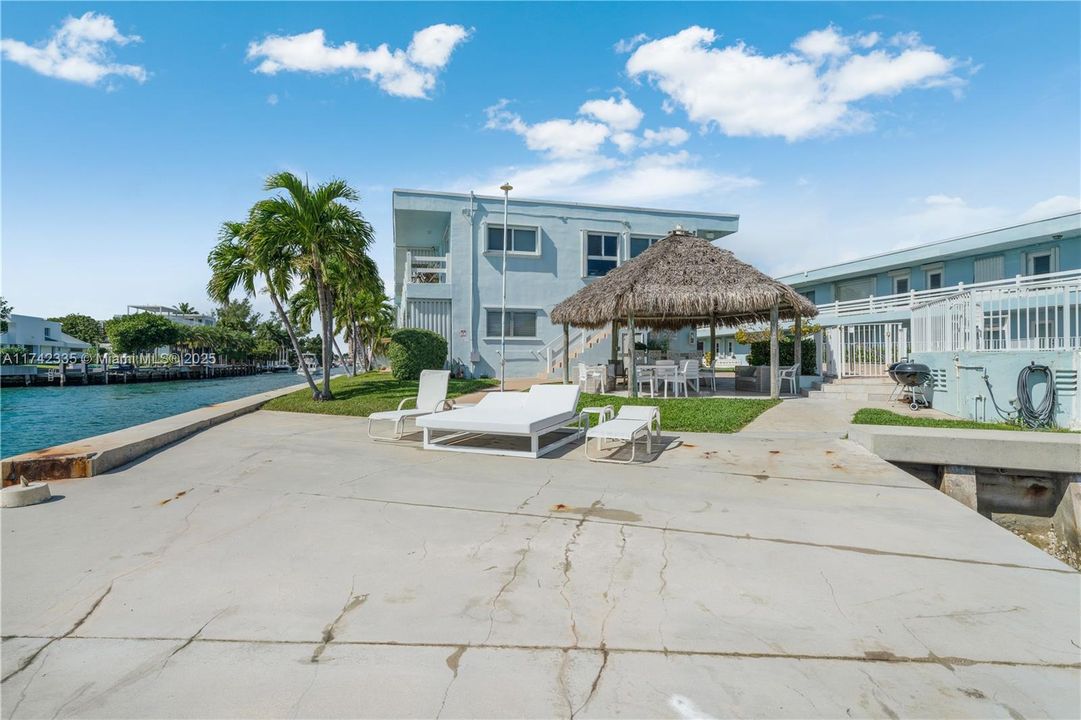 For Sale: $260,000 (1 beds, 1 baths, 620 Square Feet)