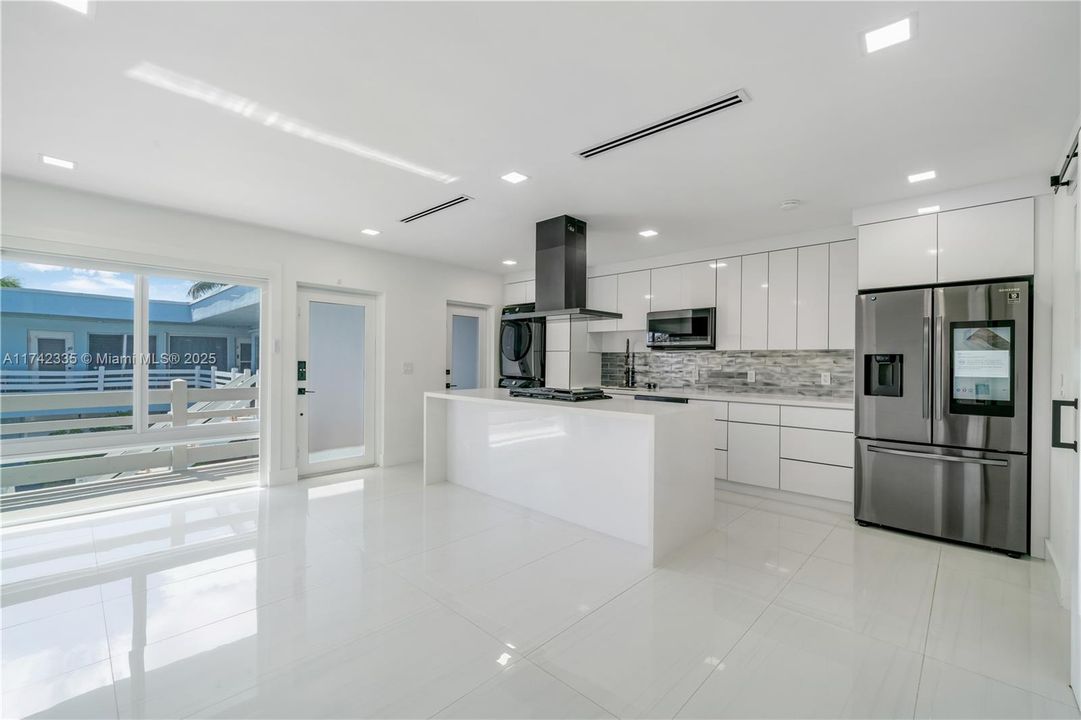 For Sale: $260,000 (1 beds, 1 baths, 620 Square Feet)