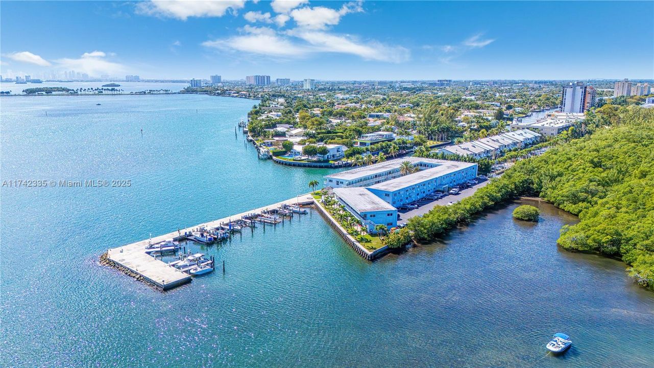 For Sale: $260,000 (1 beds, 1 baths, 620 Square Feet)