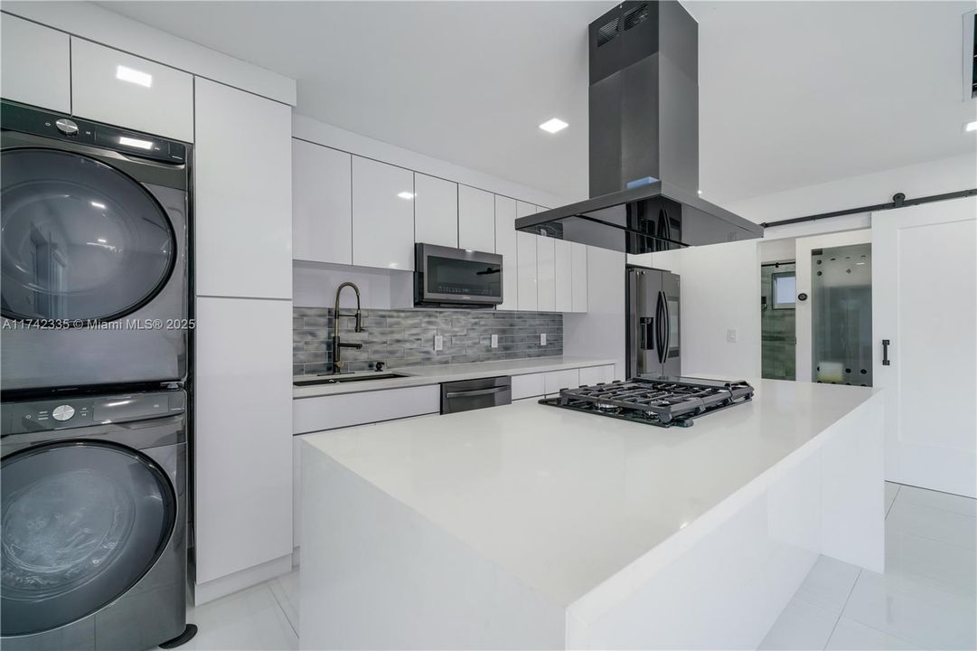 For Sale: $260,000 (1 beds, 1 baths, 620 Square Feet)